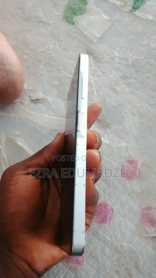 Samsung Galaxy A06 64GB White - 1