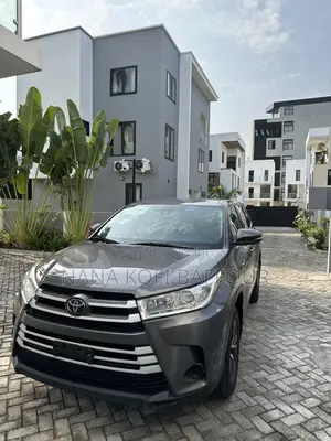 2018 Toyota Highlander LE 4x2 SUV