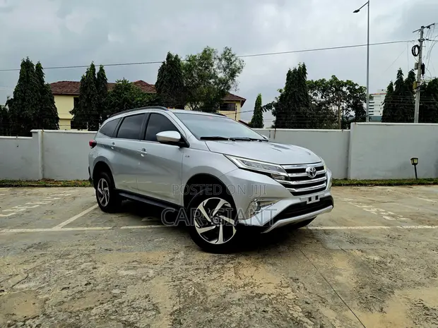 Toyota Rush 2020 Silver - 1