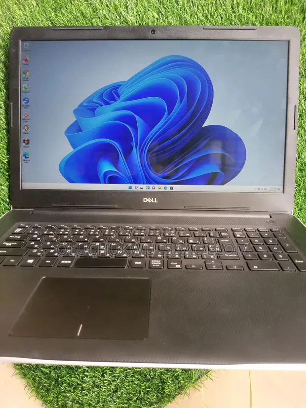 Dell Inspiron 3793 Laptop: Intel Core i5, 8GB RAM, 256GB SSD - 1
