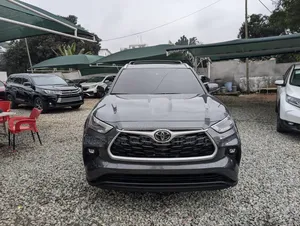 2022 Toyota Highlander XLE Gray