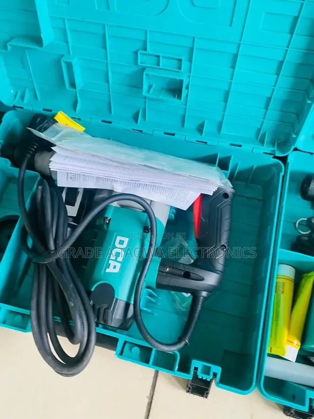 DCA AZC03-28 28mm 1100W Rotary Hammer Drill - 1