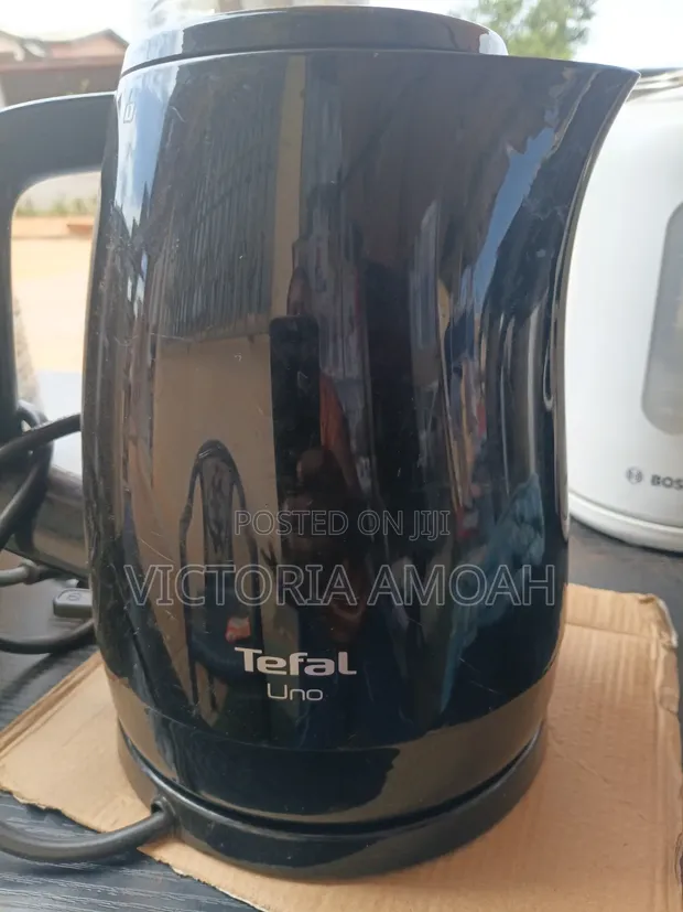 Black Tefal Uno Electric Kettle (1.5L) - 1