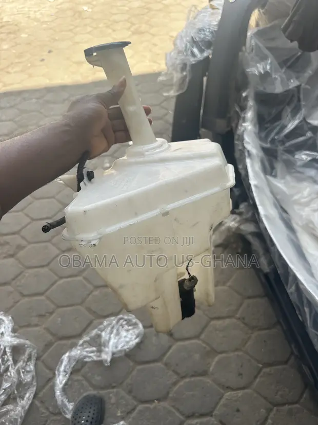 Hyundai Elantra Wiper Wash Water Tank Bottle (2011-2015) - 1