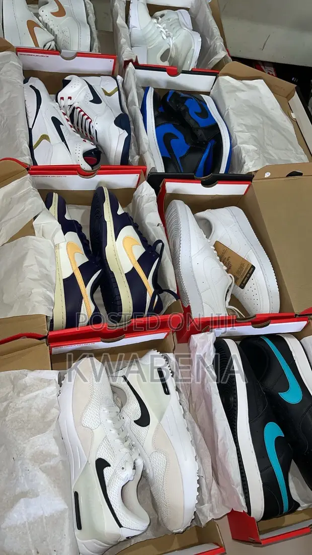 Air Jordan 1 Mid - UK 9 / EU 44 - 1