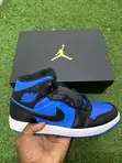 Air Jordan 1 Mid - UK 9 / EU 44 - 2
