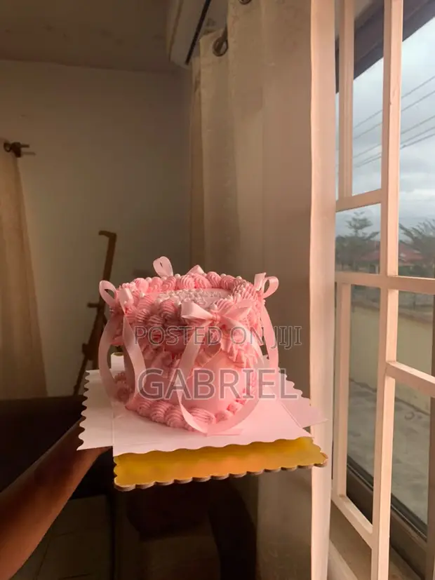 4-inch Vintage Heart Birthday Cake - 1