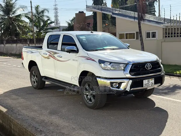 New Toyota Hilux Active 2026 White - 1