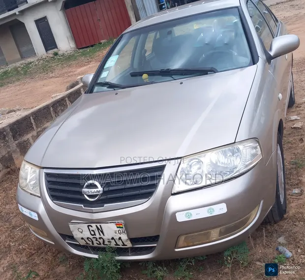 Nissan Sunny 2010 Silver - 1