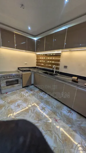 Stunning Modern Kitchen Cabinet - Glossy Finish