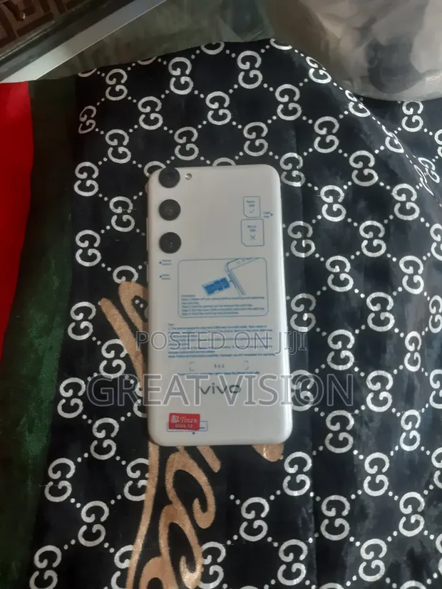 Vivo iQOO U1 128GB Gold - 1