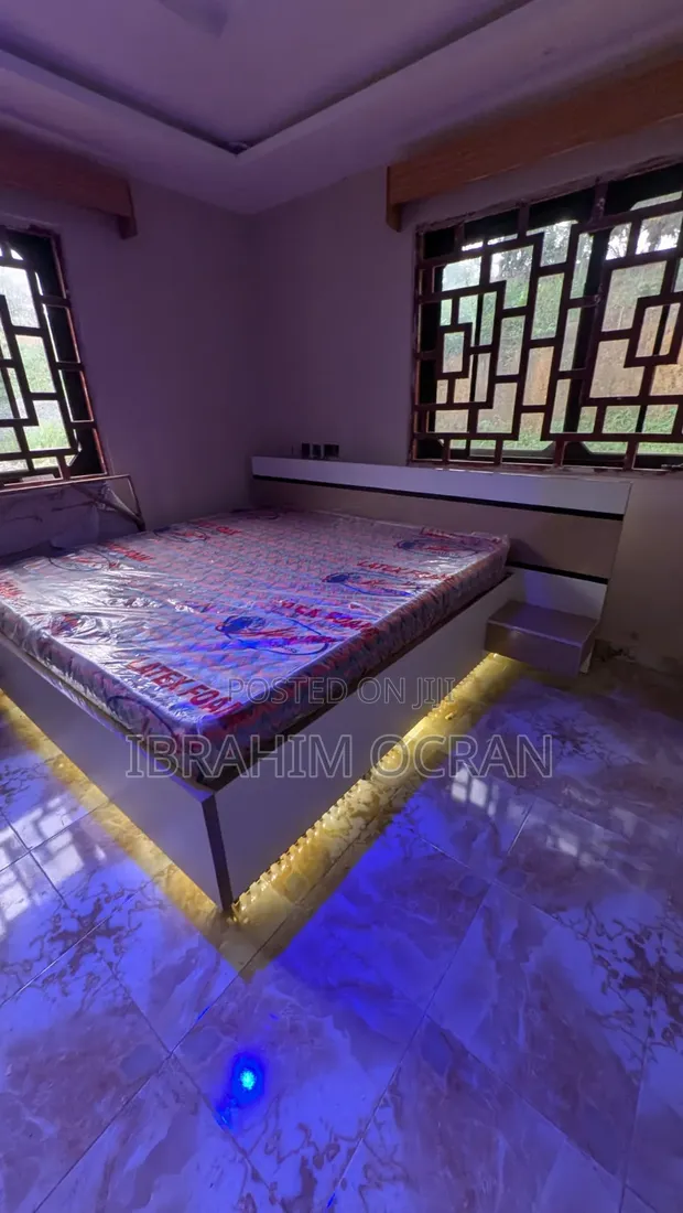 Queen Size Bed - VIG Furniture - 1