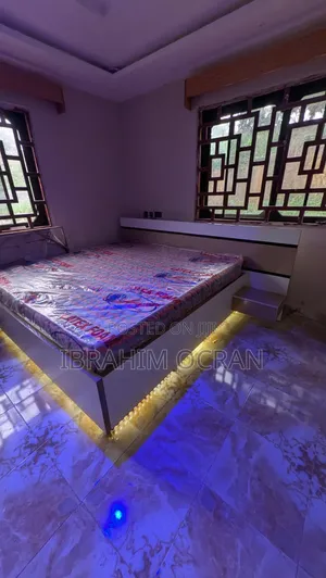 Queen Size Bed - VIG Furniture