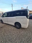 Toyota Voxy V 4WD 8-Seater 2016 White - 1