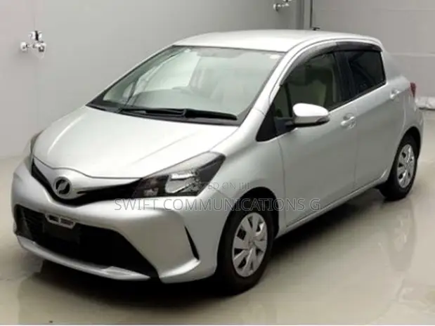 Toyota Vitz 1.3 FWD 5dr 2015 Silver - 1