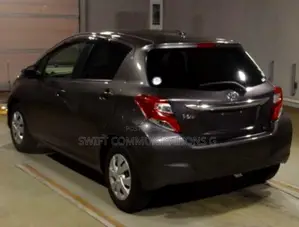 2015 Toyota Vitz 1.3 FWD 5dr Gray