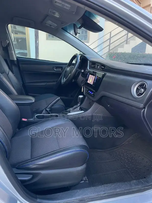 2017 Toyota Corolla SE Sedan - 1