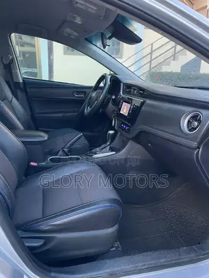 2017 Toyota Corolla SE Sedan