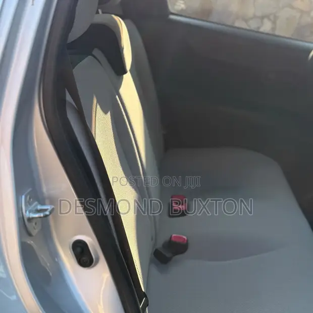 Toyota Vitz 1.3 AWD 3dr 2012 Gray - 1