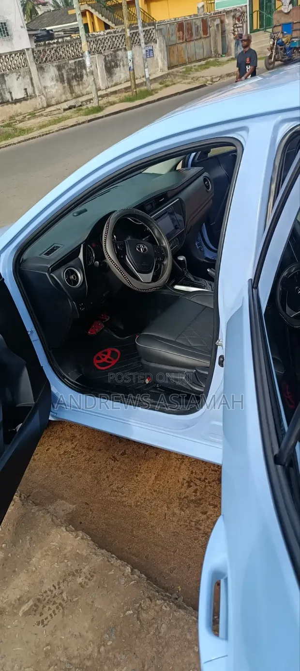 Toyota Corolla L 2018 Blue - 1