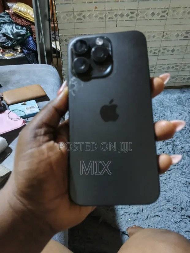 Apple iPhone 15 Pro Max 256GB Black - 1