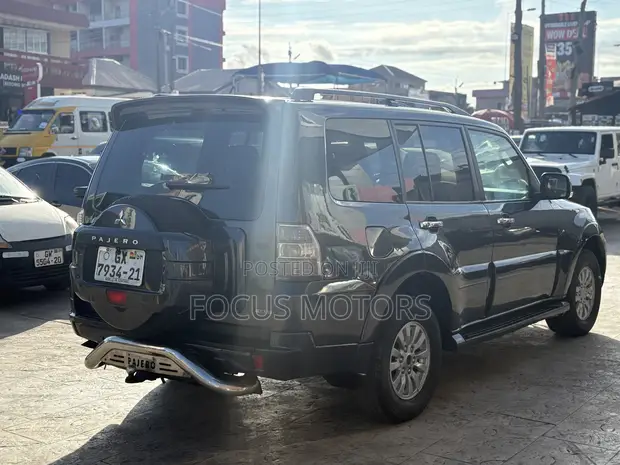 Mitsubishi Pajero 2011 Gray - 1