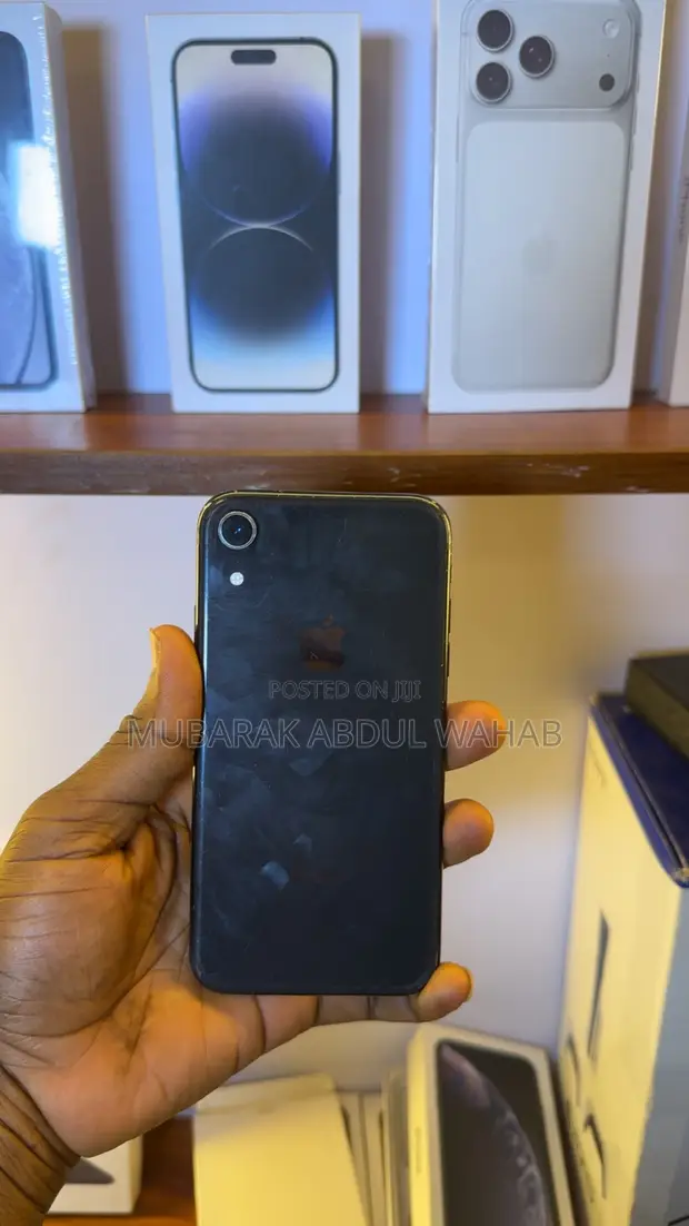 Apple iPhone XR 64GB Black - 1