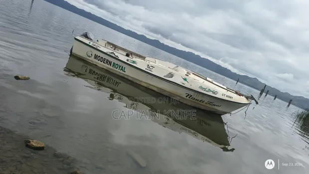 Large Fiberglass Speedboat - 225hp Yamaha - 1