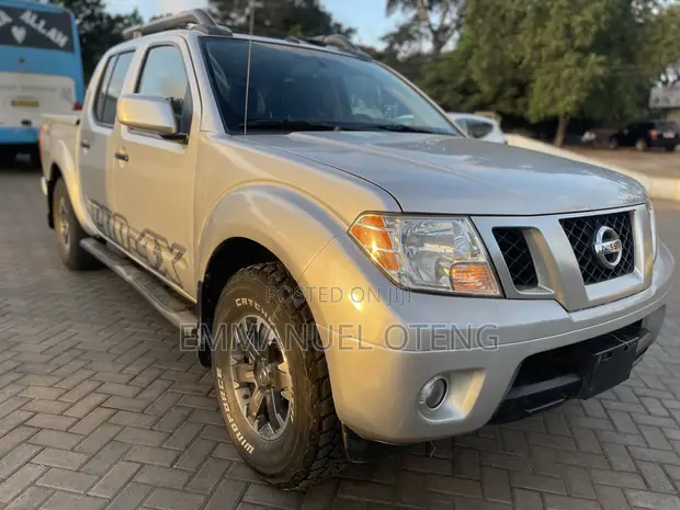 Nissan Frontier 2021 Silver - 1