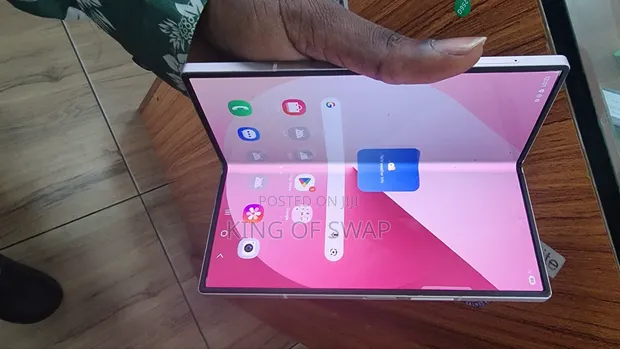 New Samsung Galaxy Z Fold6 256GB Pink - 1