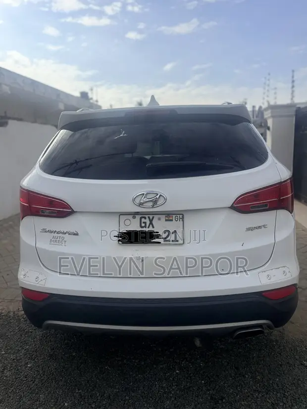 Hyundai Santa Fe 2012 White - 1