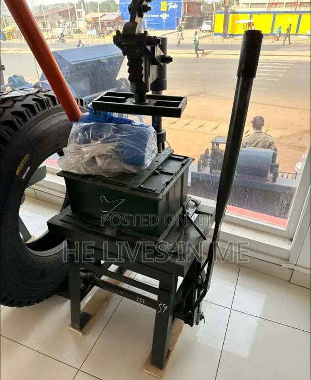 Block Molding Machine with 3HP Vibrator Motor - 1