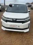 Toyota Voxy X 4WD 7-Seater 2015 White - 2