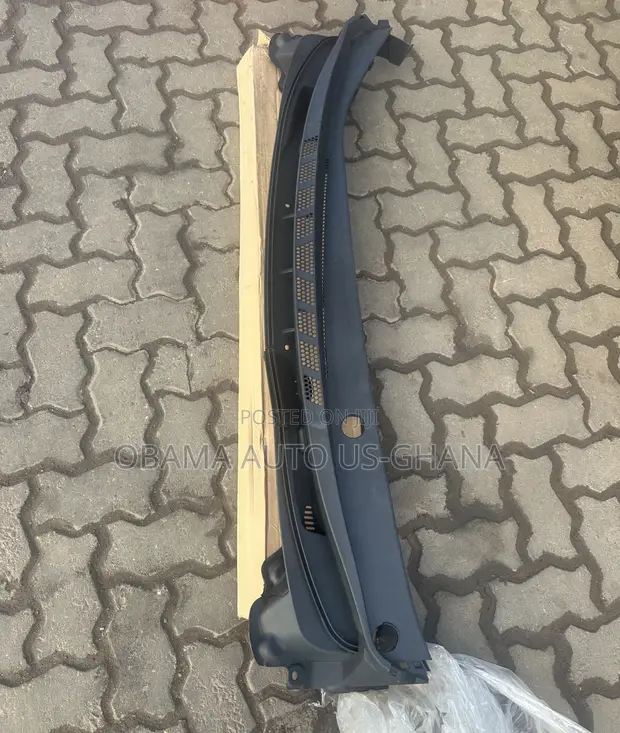 Hyundai Elantra Wiper Panel Top Vent (2011-2016) - 1