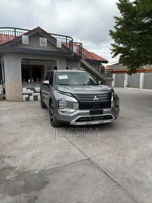 2022 Mitsubishi Outlander SE Launch Edition Beige