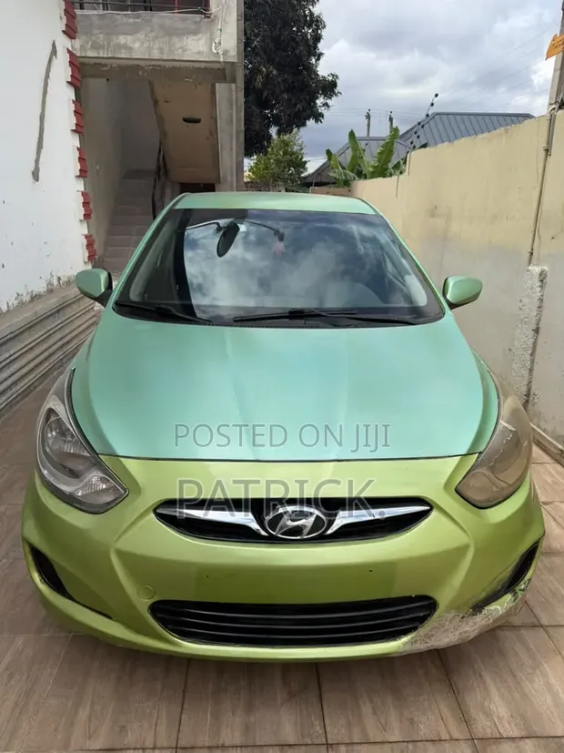 Hyundai Accent SE 2013 Green - 1