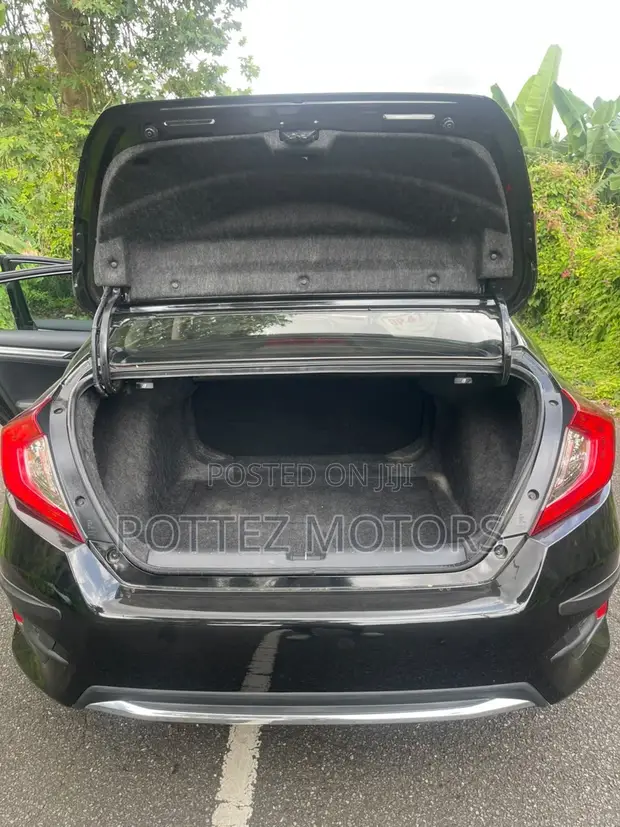 Honda Civic Touring Sedan 2019 Black - 1
