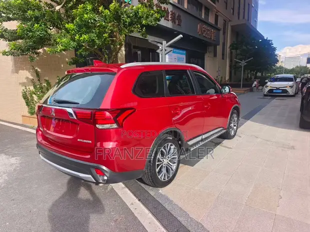Mitsubishi Outlander 2018 Red - 1