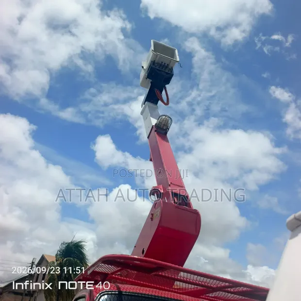 Hyundai HD78 4WD Manlift Truck - 1