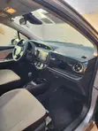 Toyota Vitz 1.3 FWD 5dr 2017 Gray - 2