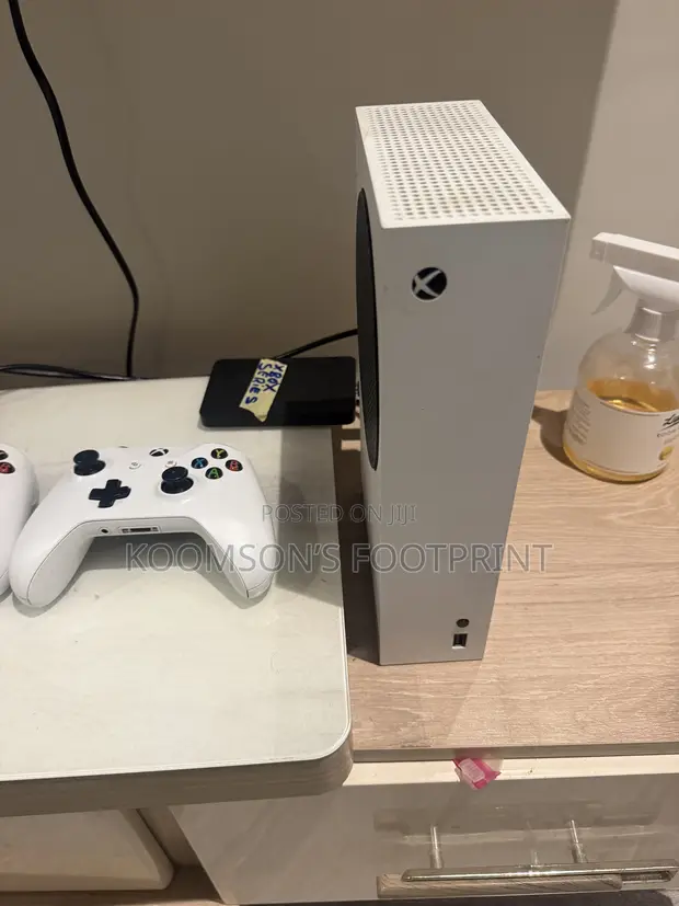 Xbox Series S with 2 Controllers - 1