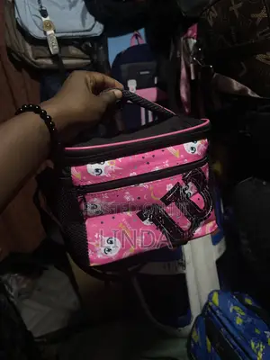 Worker Needed for Bag Shop - Full-time
