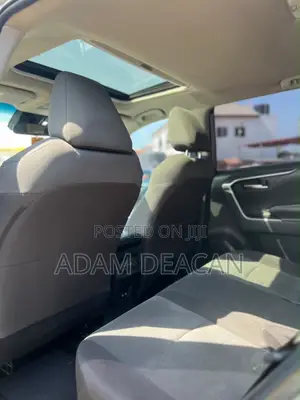 Toyota RAV4 XLE Premium AWD 2019 Silver