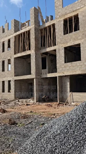 16-Bedroom Apartment Building for Sale, Community 25