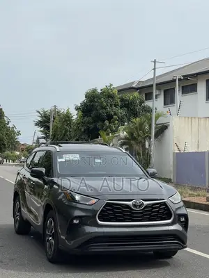 2022 Toyota Highlander XLE Gray