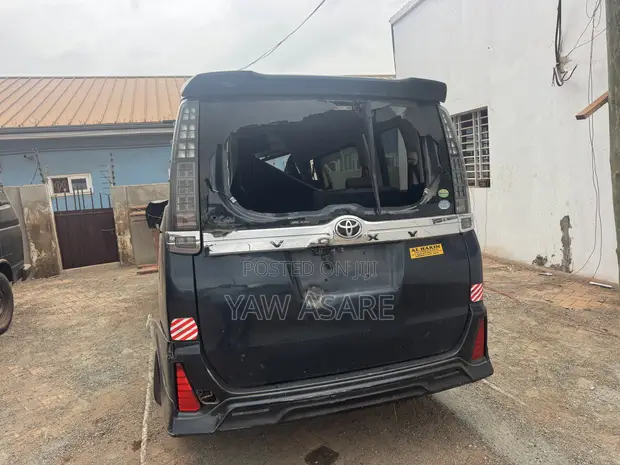 2016 Toyota Voxy Parts Available - 1