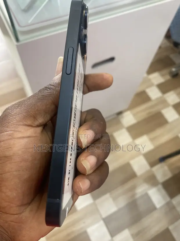 Apple iPhone 14 128GB - 1