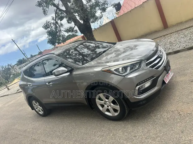 Hyundai Santa Fe Sport 2018 Gray - 1