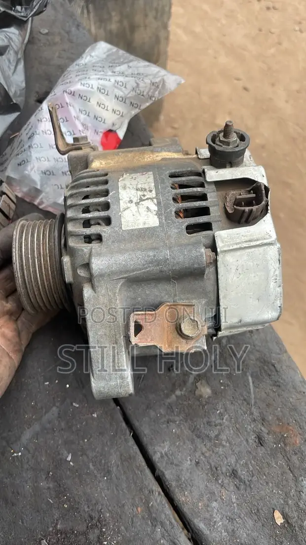 Toyota Vitz Alternator - 1