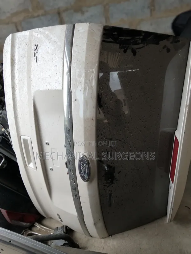 White Rear Tailgate for Ford Explorer XLT (2011-2015) - 1